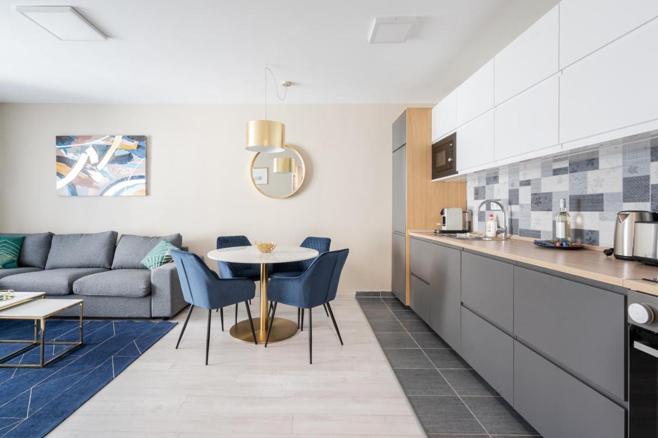 Navy Angel Apartment With Balcony Budapest Exterior photo